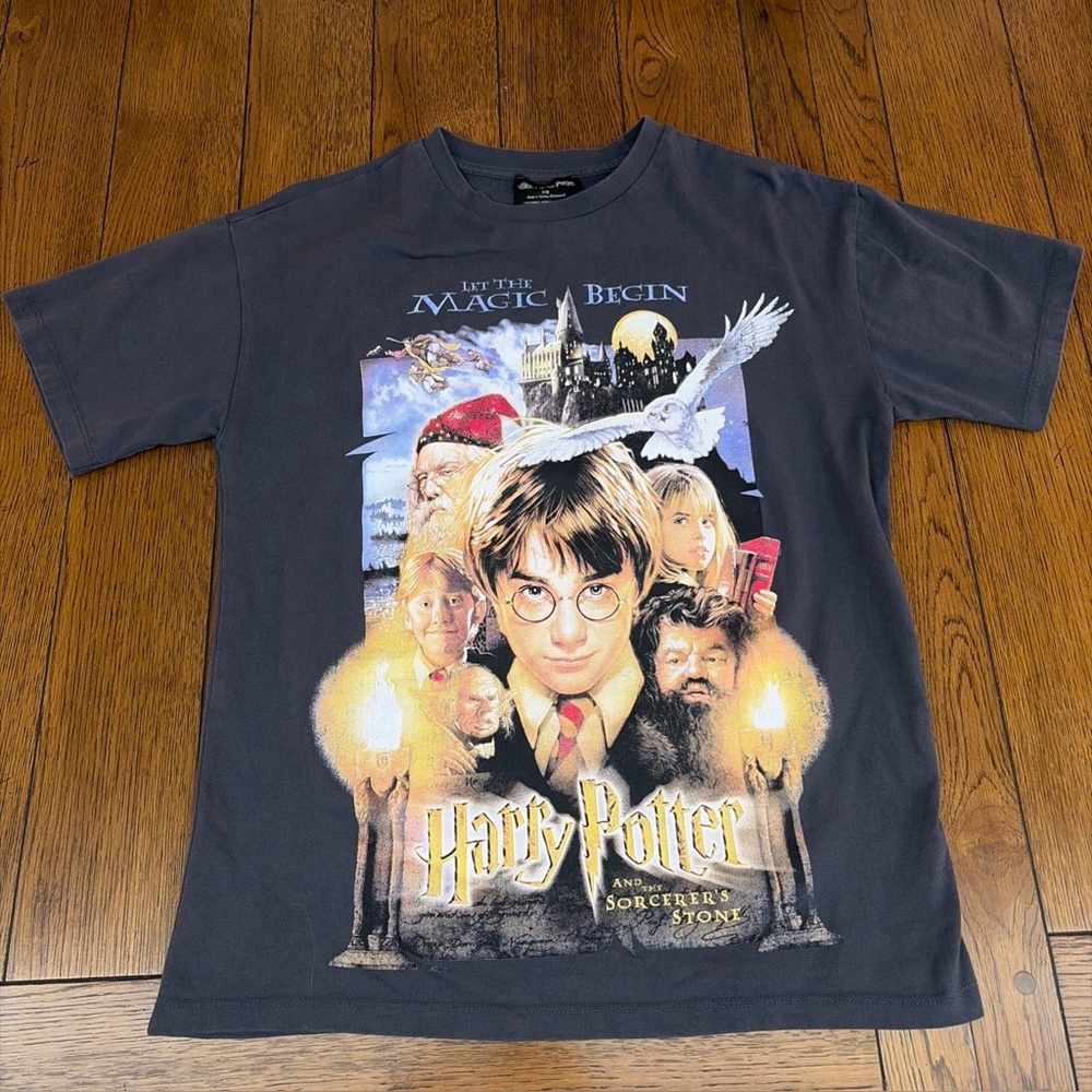 Harry Potter & The Sorcer’s Stone T-shirt Size XS